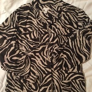 Chico’s size1/med zebra print button up blouse